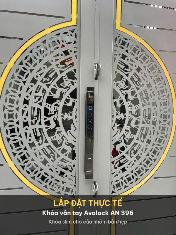 Lắp đặt thực tế khóa vân tay Avolock AN 396 trên cổng khung hẹp